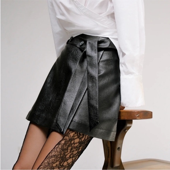 nwt Modern Citizen Tanner Black Faux Leather A-Line Wrap Mini Skirt Size 1X - Picture 5 of 17